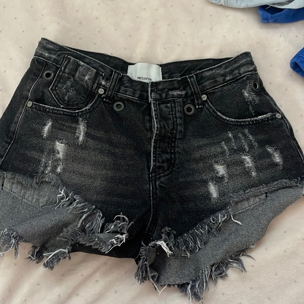 Size 24 One teaspoon shorts black
